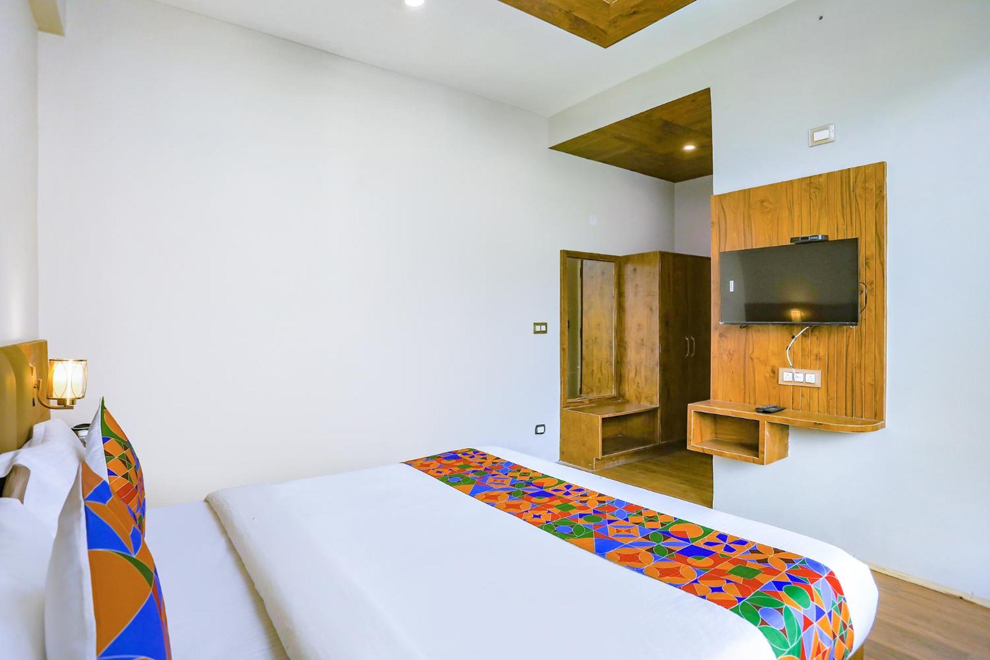 Fabhotel Outhills Manāli Екстериор снимка